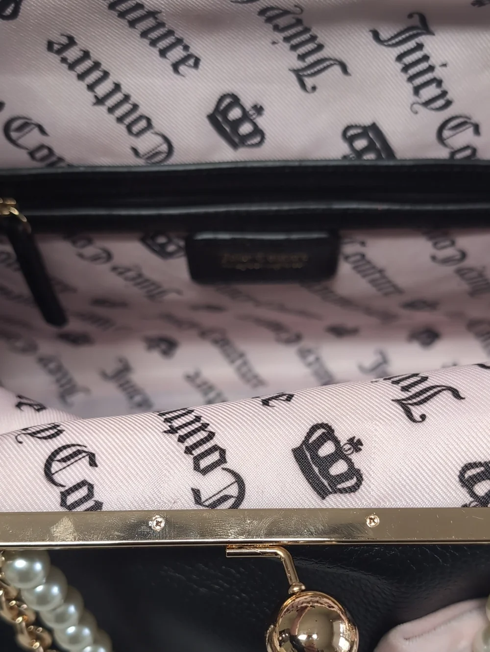 Viral 🎥 Juicy Couture Chic Y2K Large Kiss Lock Frame Clutch, Licorice + Pink 🩷 - Picture 12 of 16